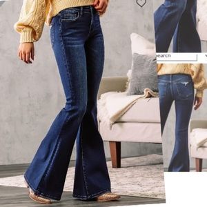 Hudson Mid-Rise Super Flare Jean